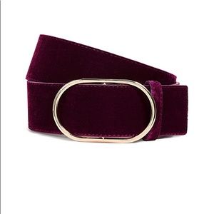 Frame Oval Velvet belt in Pinot with gold buckle